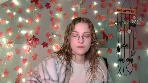 Snapshot of lily_tayberry chatting on October 2025 05:12:02 PM small lily online show from October 2025 05:12:02 PM