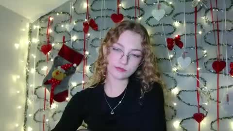 Snapshot of lily_tayberry chatting on November 2025 06:19:01 PM small lily online show from November 2025 06:19:01 PM