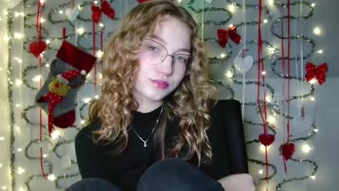 Snapshot of lily_tayberry chatting on November 2025 06:10:02 PM small lily online show from November 2025 06:10:02 PM