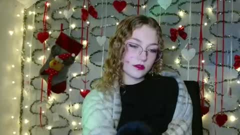 Snapshot of lily_tayberry chatting on December 2025 06:25:01 PM small lily online show from December 2025 06:25:01 PM