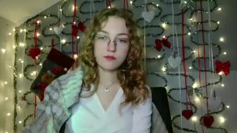 Snapshot of lily_tayberry chatting on December 2025 06:15:01 PM small lily online show from December 2025 06:15:01 PM