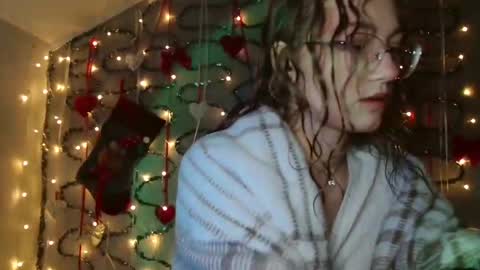 Snapshot of lily_tayberry chatting on December 2025 11:04:02 AM small lily online show from December 2025 11:04:02 AM