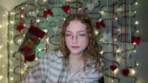Snapshot of lily_tayberry chatting on December 2025 06:12:01 PM small lily online show from December 2025 06:12:01 PM