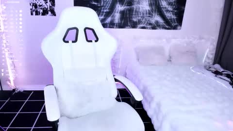 Lily online show from March 2026 01:44:02 AM