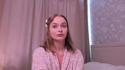 lilycoliins online show from July 2026 10:40:01 AM