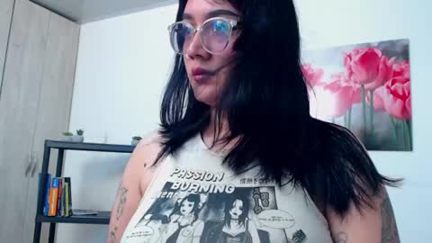 lilyfox23 online show from April 2026 04:57:02 PM