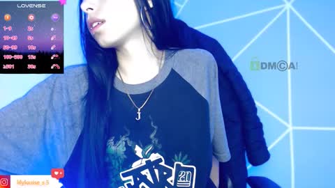 Snapshot of lilylouisee_ chatting on December 2025 02:41:02 AM Liliana louise online show from December 2025 02:41:02 AM