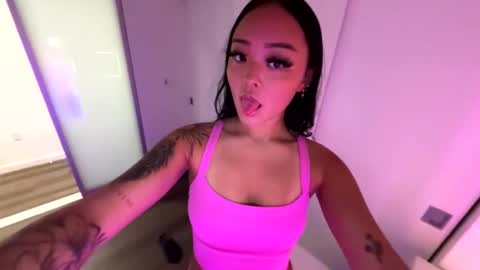 lilypowpow online show from December 2025 04:06:01 AM