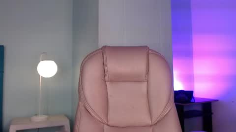 lilyred_ online show from June 2026 03:19:02 AM