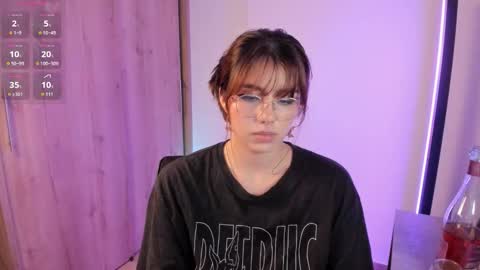 Snapshot of lilyrouse_ chatting on November 2025 06:14:02 AM lily help me to collect more cosplay online show from November 2025 06:14:02 AM