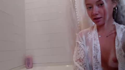 Lily Monroe online show from September 2025 08:32:02 PM