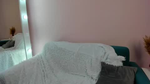 Lina blueeyed    GMT3 1100-1700 Mon Wed Thu Sat Sun online show from January 2025 01:00:01 PM