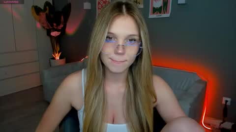 Snapshot of lina_korvin chatting on November 2025 01:17:02 PM Lina online show from November 2025 01:17:02 PM