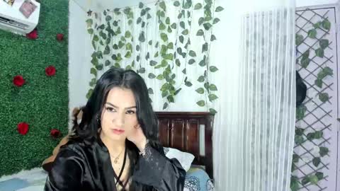 paola online show from October 2025 02:10:01 AM
