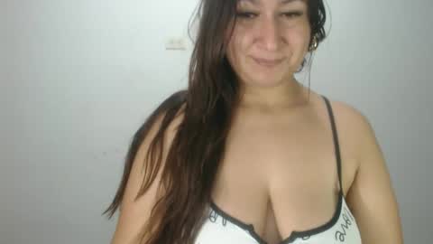 Snapshot of lina_playful chatting on November 2025 09:34:01 AM iiisabella online show from November 2025 09:34:01 AM