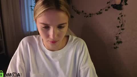 Snapshot of lina_reeds chatting on April 2026 01:19:02 AM LINA online show from April 2026 01:19:02 AM