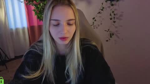Snapshot of lina_reeds chatting on May 2026 02:29:01 AM LINA online show from May 2026 02:29:01 AM