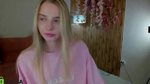 Snapshot of lina_reeds chatting on May 2026 01:11:02 AM LINA online show from May 2026 01:11:02 AM