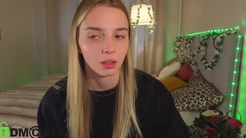 Snapshot of lina_reeds chatting on May 2026 01:12:01 AM LINA online show from May 2026 01:12:01 AM