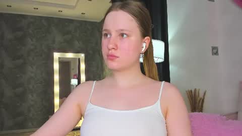 Snapshot of lina_smilee chatting on June 2026 03:26:02 AM Lina online show from June 2026 03:26:02 AM