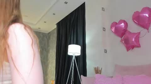 Snapshot of lina_smilee chatting on June 2026 01:03:01 AM Lina online show from June 2026 01:03:01 AM