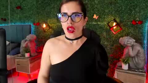 Snapshot of linagh chatting on June 2026 12:22:01 PM Lina online show from June 2026 12:22:01 PM
