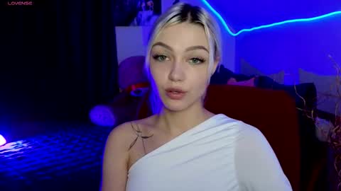 I am Lina online show from November 2025 01:48:01 PM