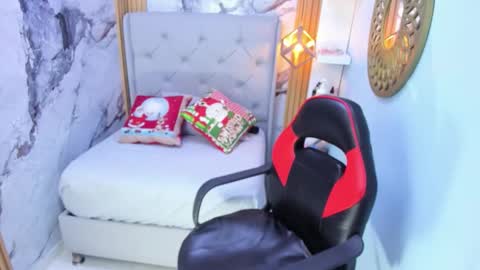 L I N A  online show from December 2025 11:10:01 PM