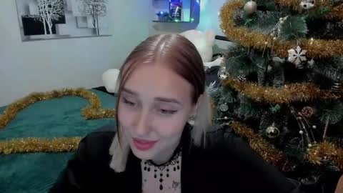 Lina online show from December 2024 08:43:01 PM