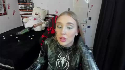 Lina online show from October 2025 12:34:01 AM