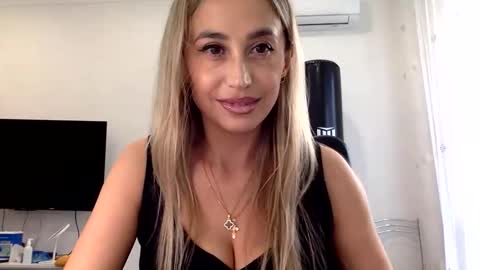 Snapshot of linavora chatting on November 2025 12:20:01 PM linavora online show from November 2025 12:20:01 PM