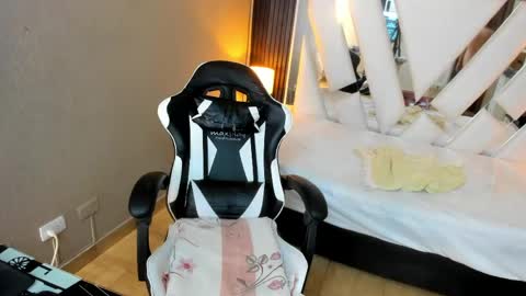  Linda  online show from May 2026 06:34:02 PM