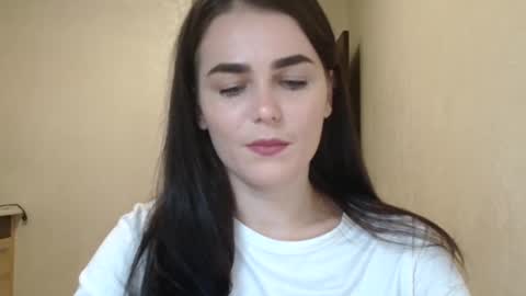 Snapshot of linda_aa chatting on November 2025 08:00:01 PM Linda online show from November 2025 08:00:01 PM