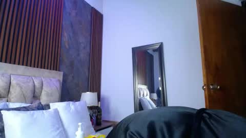 Snapshot of linda_cabal chatting on April 2026 09:32:02 PM linda cabal online show from April 2026 09:32:02 PM