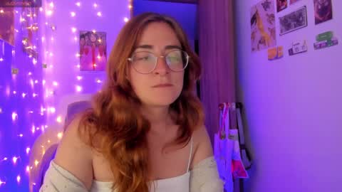 Snapshot of linda_giggle chatting on September 2025 10:58:02 PM Giggles online show from September 2025 10:58:02 PM