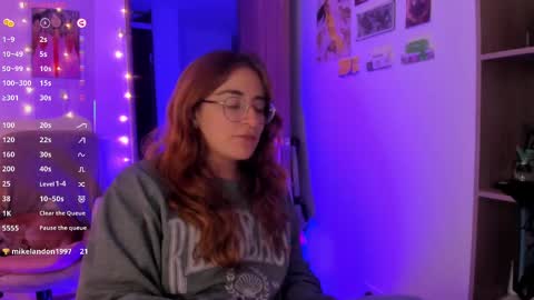 Snapshot of linda_giggle chatting on October 2025 03:01:02 AM Giggles online show from October 2025 03:01:02 AM