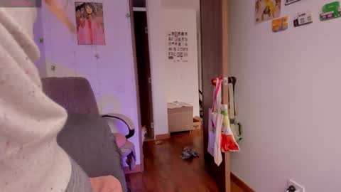 Snapshot of linda_giggle chatting on October 2025 01:18:01 PM Giggles online show from October 2025 01:18:01 PM