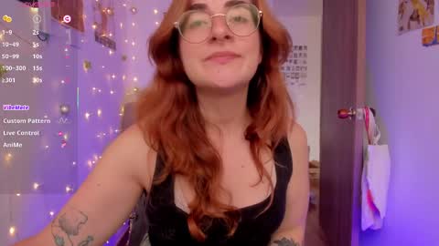Snapshot of linda_giggle chatting on October 2025 12:35:01 PM Giggles online show from October 2025 12:35:01 PM