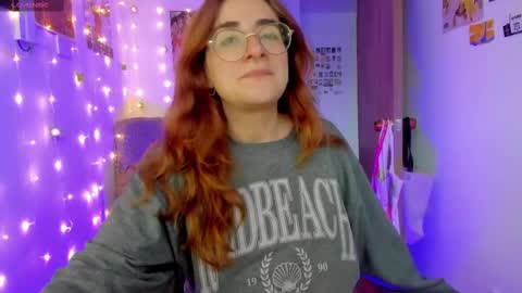 Snapshot of linda_giggle chatting on October 2025 10:40:02 PM Giggles online show from October 2025 10:40:02 PM