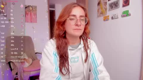 Snapshot of linda_giggle chatting on October 2025 03:09:01 PM Giggles online show from October 2025 03:09:01 PM