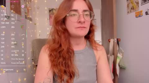Snapshot of linda_giggle chatting on October 2025 04:07:02 PM Giggles online show from October 2025 04:07:02 PM