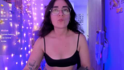 Snapshot of linda_giggle chatting on October 2025 12:25:02 AM Giggles online show from October 2025 12:25:02 AM