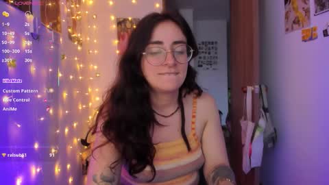 Snapshot of linda_giggle chatting on November 2025 10:32:01 PM Giggles online show from November 2025 10:32:01 PM