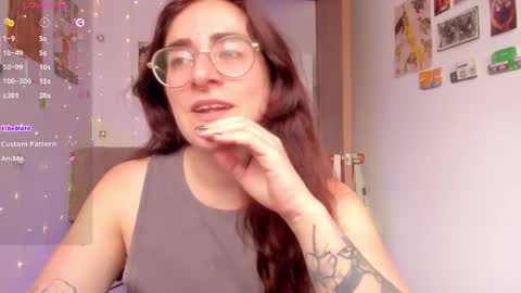 Snapshot of linda_giggle chatting on November 2025 03:01:02 PM Giggles online show from November 2025 03:01:02 PM
