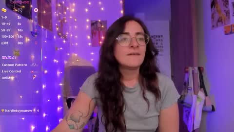 Snapshot of linda_giggle chatting on November 2025 09:35:02 PM Giggles online show from November 2025 09:35:02 PM