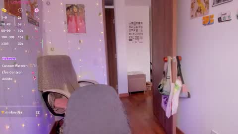 Snapshot of linda_giggle chatting on November 2025 05:12:02 PM Giggles online show from November 2025 05:12:02 PM