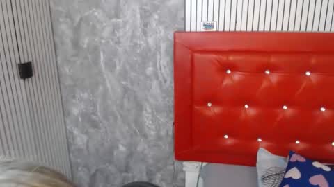 Snapshot of linda_milf__ chatting on December 2025 12:21:01 PM Linda online show from December 2025 12:21:01 PM