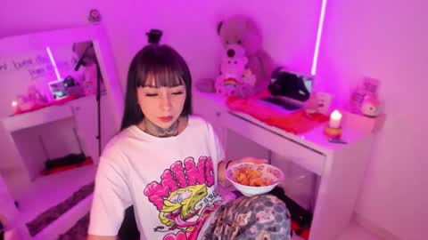 Lindaa maria  online show from November 2025 05:17:02 AM