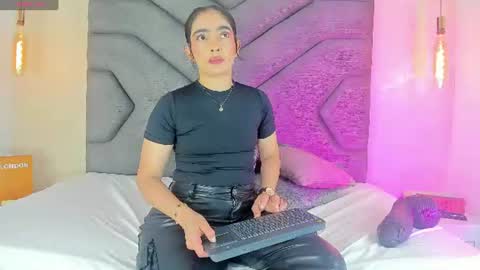 Snapshot of linda_saenz1 chatting on June 2026 04:48:02 AM Linda Saenz online show from June 2026 04:48:02 AM