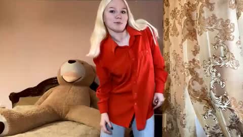 Snapshot of lindabreines chatting on November 2025 11:55:02 AM Luna online show from November 2025 11:55:02 AM